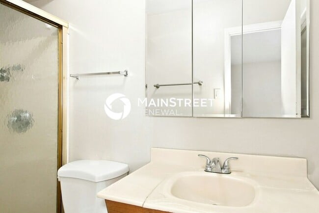 Building Photo - 3 Bedroom Pet-Friendly Home in Glendale, AZ with Main Street Renewal