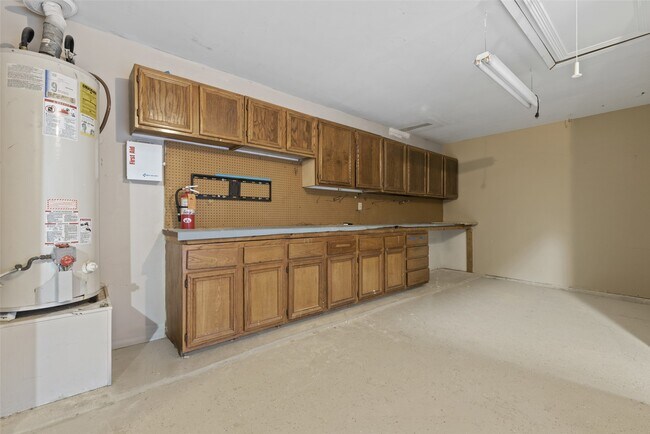 Building Photo - 13051 Meadowline Dr