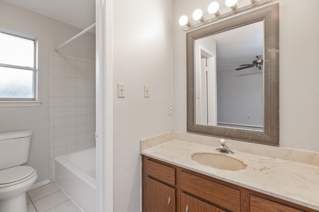 Building Photo - 5111 Crystal Bay Dr