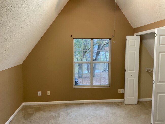 Building Photo - Coolant River Water Front 4 Bedrooms / 2 F...