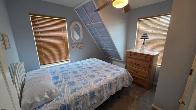 Building Photo - 9604 Ventnor Ave