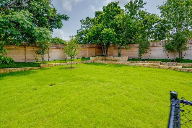 Building Photo - 4802 S Congress Ave