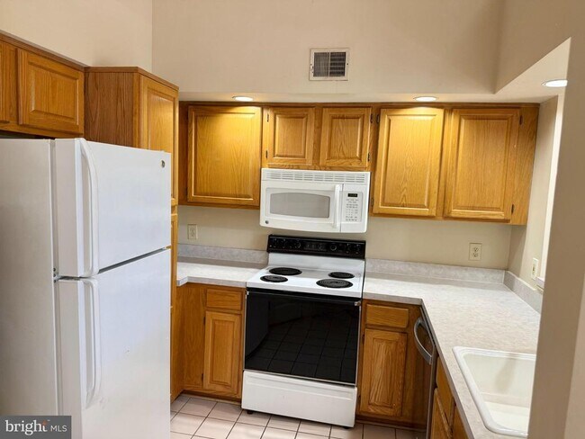 Building Photo - 6944 Ellingham Cir
