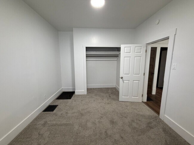 Building Photo - 1122-1124 Hoover Pl NW Canton Oh 44703   .UA .T1