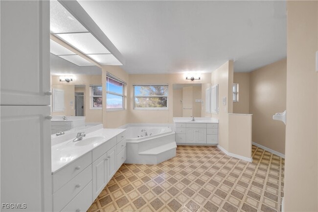 Building Photo - 2015 SE 12th St