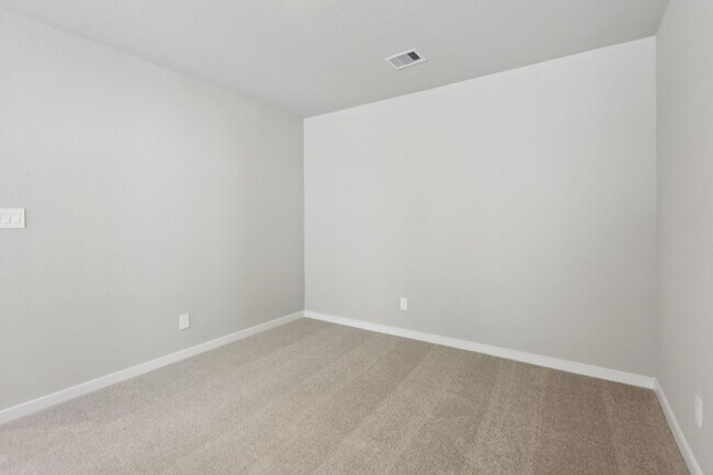 Building Photo - 567 Avisa Dr