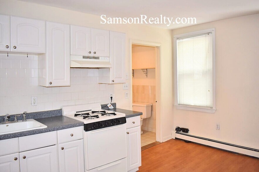 Building Photo - 108 Ives St