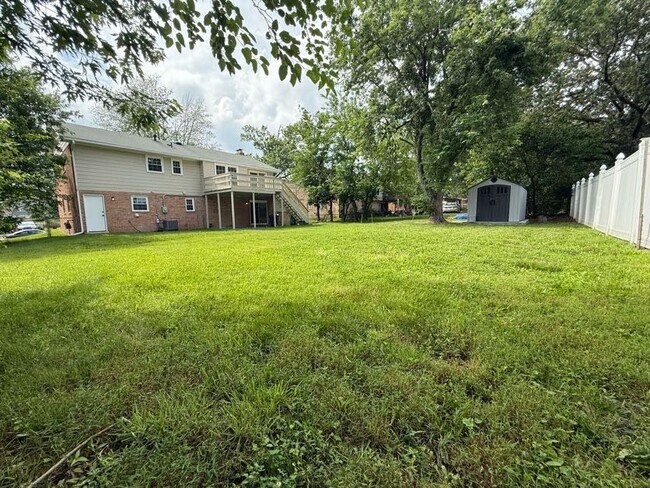 Building Photo - 9706 Glen Way