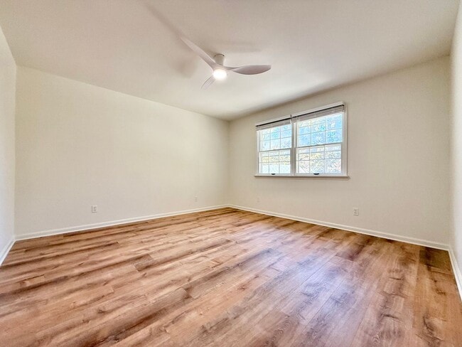 Building Photo - 130 Valley Club Cir