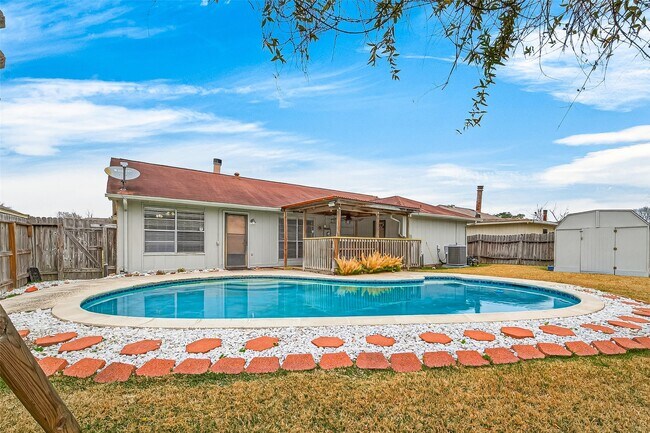 Building Photo - 6630 Harpers Dr