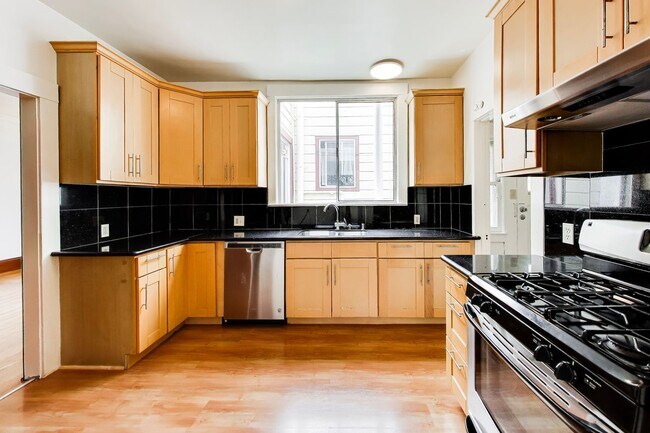 Building Photo - 623-625 8th Ave