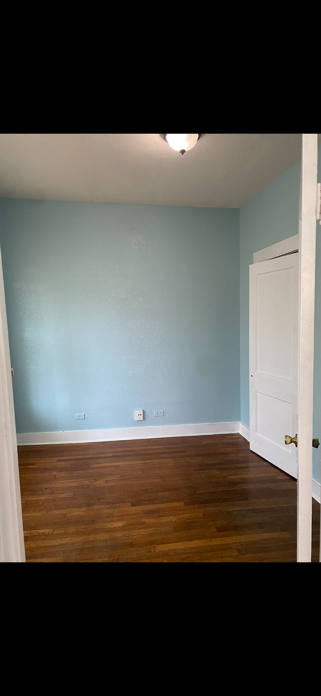 Building Photo - 1914 S Pine St