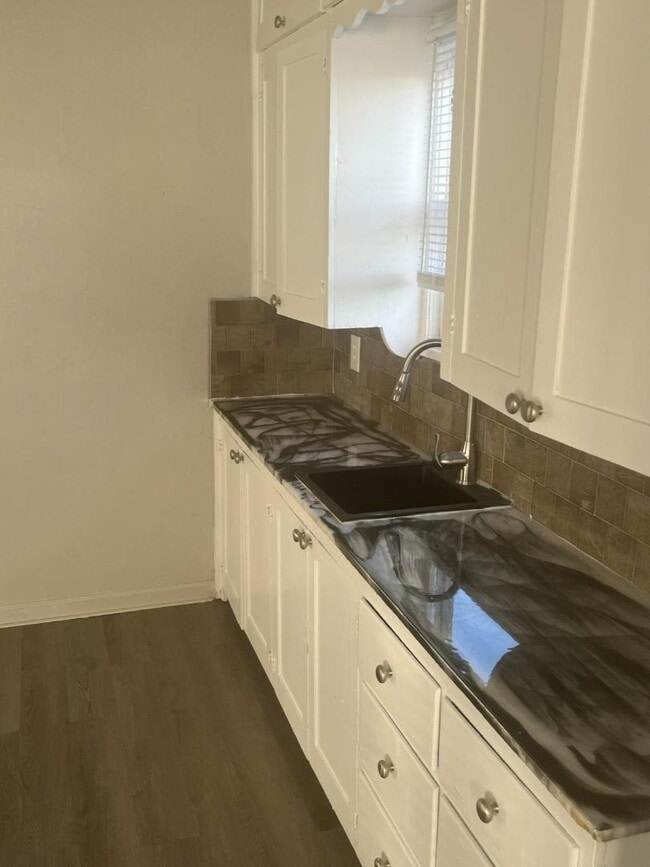 Building Photo - 301 NE 26th St