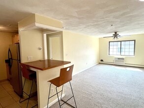 Building Photo - 103 Grove St