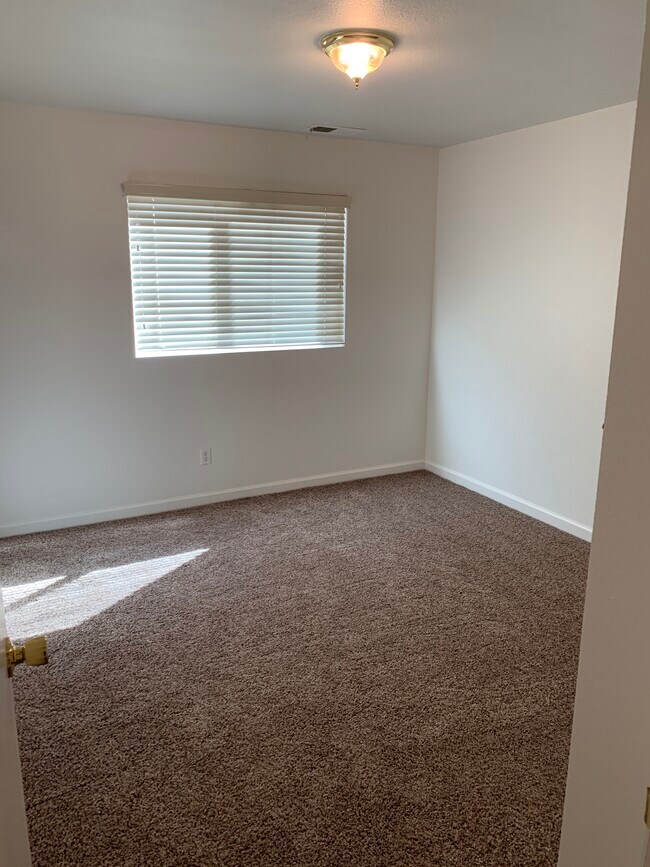 Building Photo - 1118 Solstice Ave