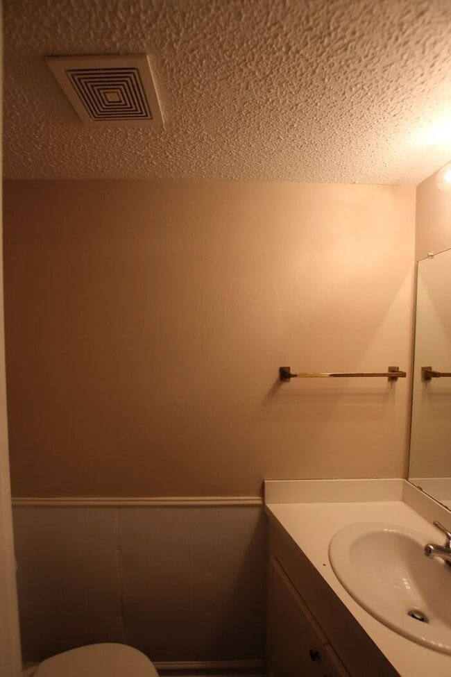 Building Photo - Beautiful 3 Bedroom, 2.5 Bath Townhome in Tyler – Available!