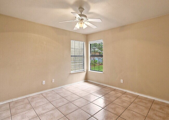 Building Photo - Updated 2 Bedroom Home with Bonus Room and Covered Patio