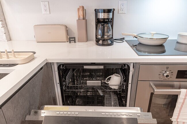 Building Photo - 233 Covert St.