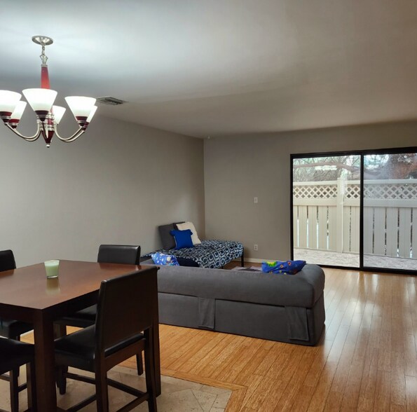 Building Photo - 4365 McLaughlin Ave