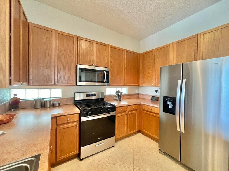 Building Photo - 137 Canterbury Pl