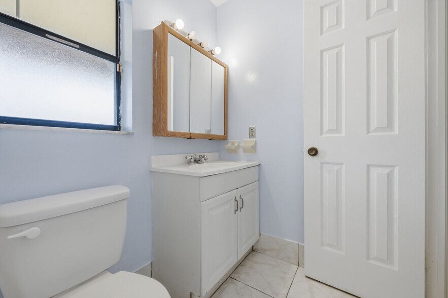 Building Photo - 506 Glenwood Dr