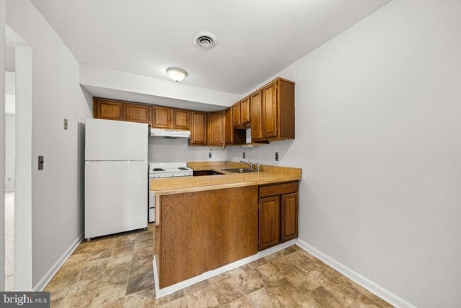 Building Photo - 132 E Green Valley Cir