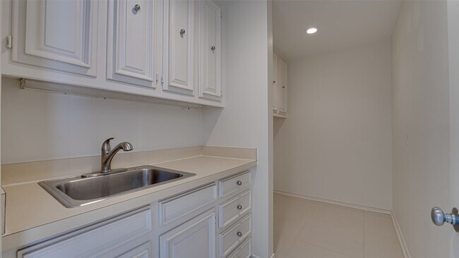 Building Photo - 5818 Orchid Ln
