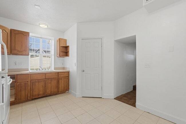 Building Photo - 541 27th St