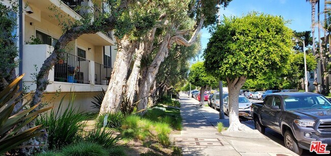 Building Photo - 8163 Redlands St