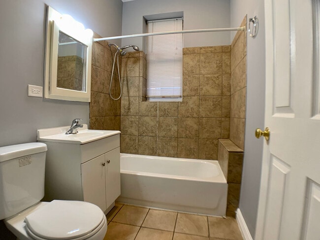 Building Photo - 4056 W Hirsch St