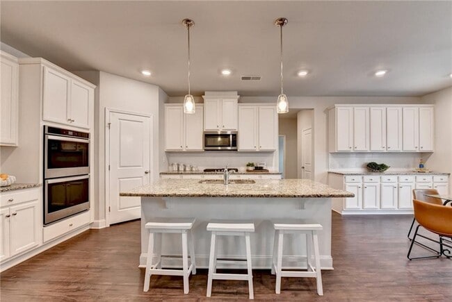 Building Photo - 2017 Yvette Wy