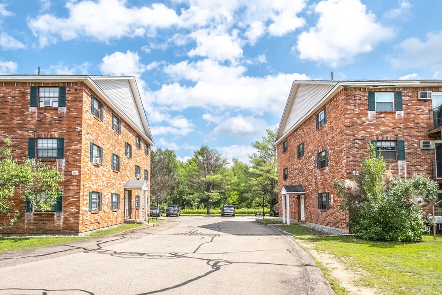 Primary Photo - Meadowbrook Apartments