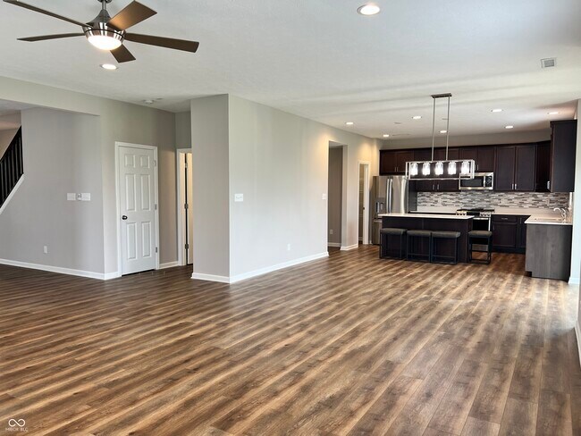 Building Photo - 5656 Grosbeak Dr