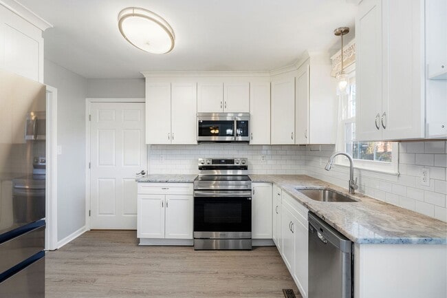 Building Photo - 4 Bedroom Home in Chesterfield County!!!! ***Available Early December***