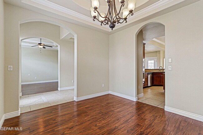 Building Photo - 6285 Wildwood Ct