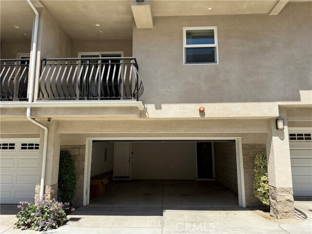 Building Photo - 10330 Mt Gleason Ave