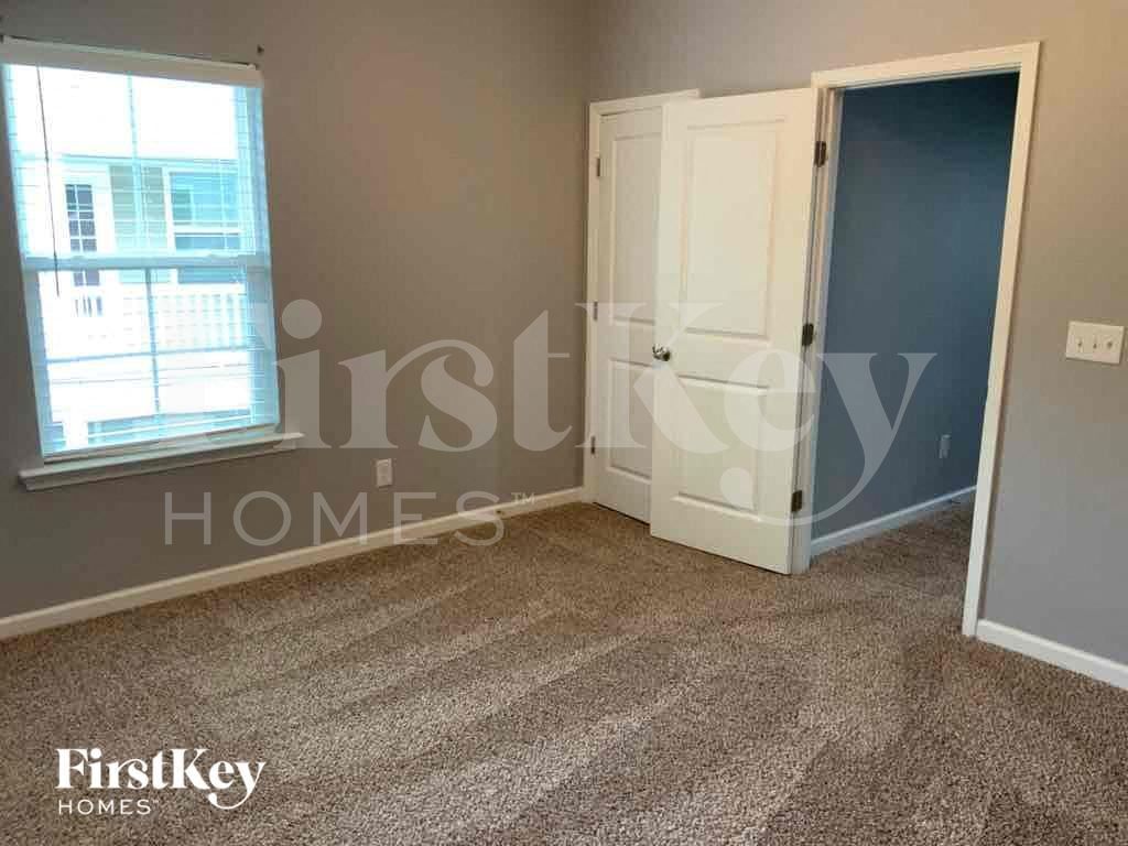 Building Photo - 447 Stonefield Cir