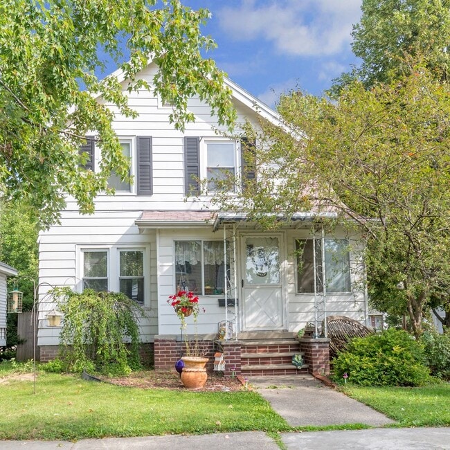 Primary Photo - 902 Brinton Dr