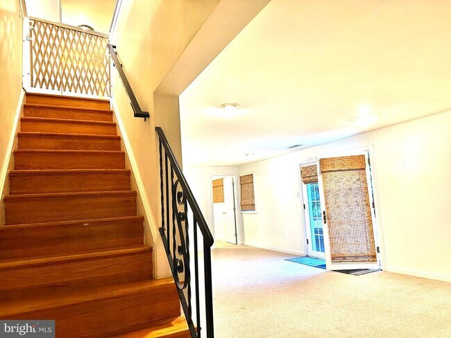 Building Photo - 5 Charen Ct