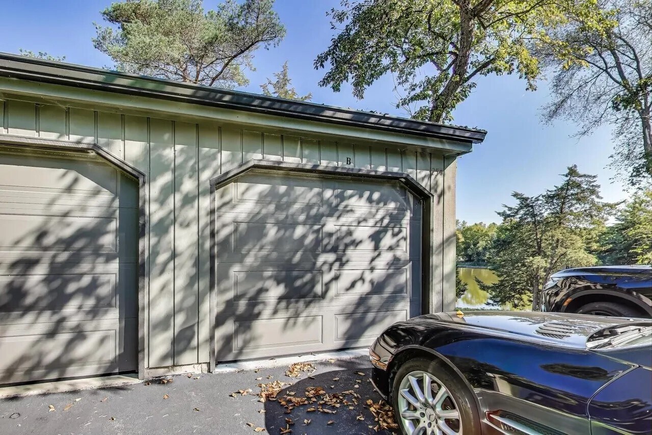 Garage - 25 Shoreline Rd