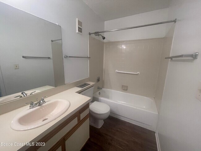 Building Photo - 7667 N Wickham Rd