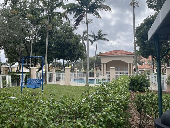 Building Photo - 8835 S Isles Cir