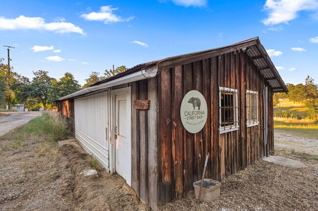 Building Photo - 1640 Highland Ave
