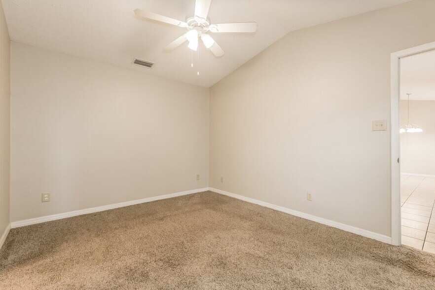 Building Photo - 1440 Tiverton Dr