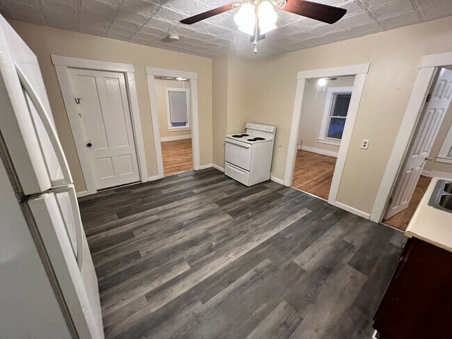 Building Photo - 23-25-25 Dale St