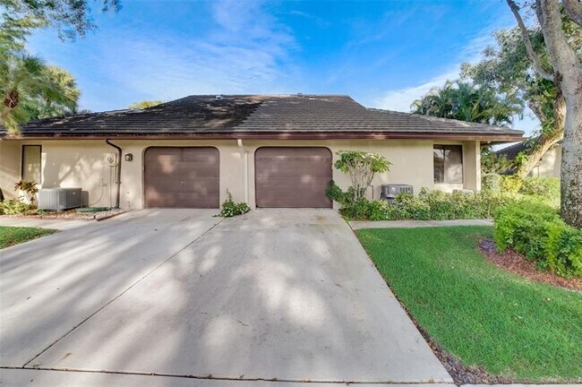 Building Photo - 5051 Pine Dr