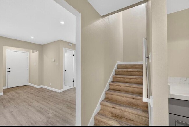 Building Photo - 4549 Melody Dr