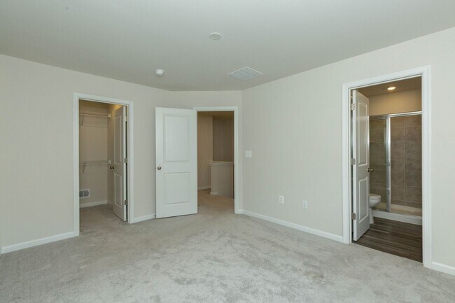 Building Photo - 3 Bed, 2 Full/2 Half Bath, Well Maintained Townhome in Inwood, WV