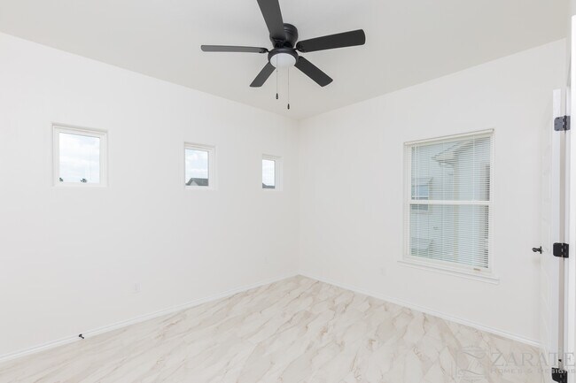 Building Photo - 200 Cub Cir