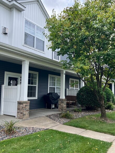 Building Photo - 6841 Narcissus Ln N